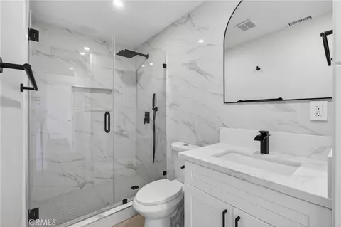 Bath - 173 W 232nd Pl, Carson, CA 90745 photo 2 of 2