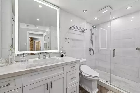 Bath - 700 E Ocean Blvd #1208, Long Beach, CA 90802 photo 1 of 3