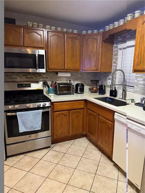 Kitchen - 3425 Adriatic Ave, Long Beach, CA 90810 photo 1 of 2
