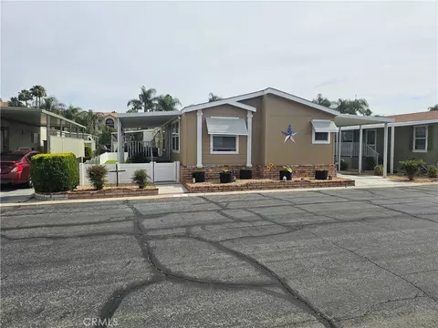 2205 W Acacia Ave #16, Hemet, CA 92545