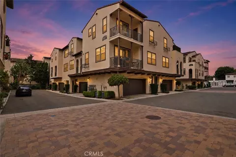 1895 Orizaba Ave #104, Signal Hill, CA 90755