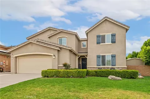 18300 Long Leaf Pine Ct, San Bernardino, CA 92407
