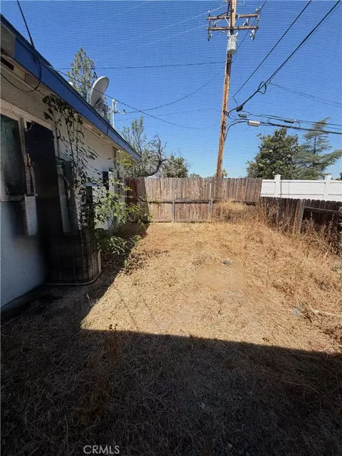 Exterior - 500 E Thornton Ave, Hemet, CA 92543 photo 5 of 16
