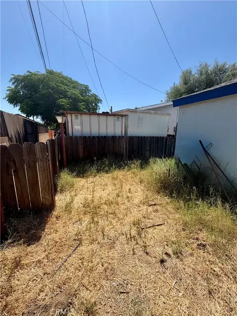 Exterior - 500 E Thornton Ave, Hemet, CA 92543 photo 6 of 16