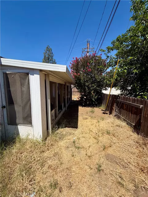 Exterior - 500 E Thornton Ave, Hemet, CA 92543 photo 8 of 16