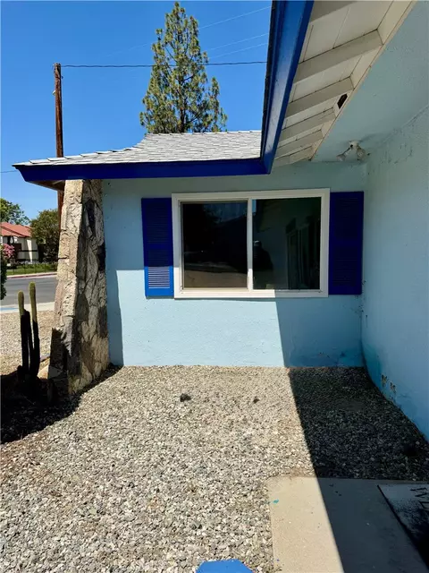 Exterior - 500 E Thornton Ave, Hemet, CA 92543 photo 2 of 16
