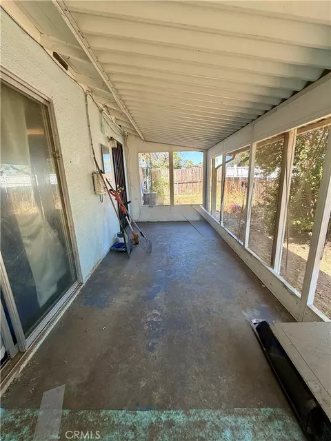 Exterior - 500 E Thornton Ave, Hemet, CA 92543 photo 4 of 16
