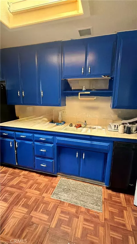 Kitchen - 500 E Thornton Ave, Hemet, CA 92543 photo 3 of 3