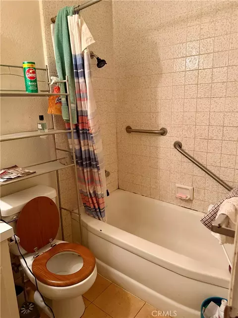 Bath - 500 E Thornton Ave, Hemet, CA 92543 photo 1 of 2