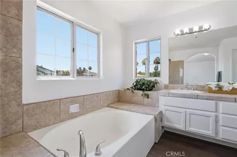 Bath - 14224 Farralon Ct, Fontana, CA 92336 photo 2 of 7