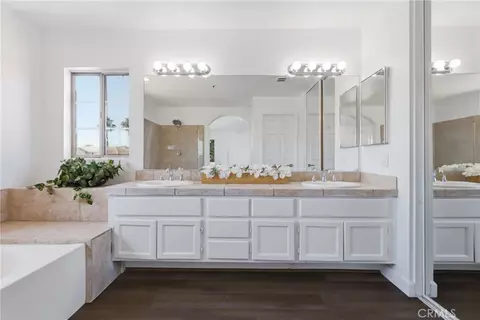 Bath - 14224 Farralon Ct, Fontana, CA 92336 photo 1 of 7