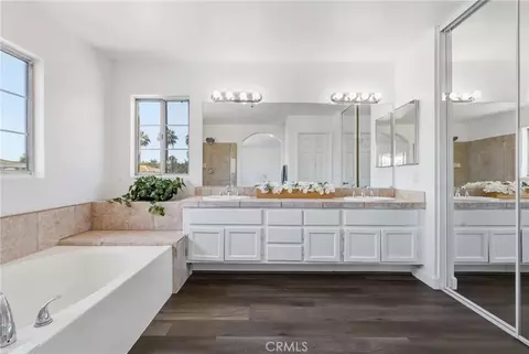 Bath - 14224 Farralon Ct, Fontana, CA 92336 photo 4 of 7