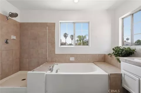 Bath - 14224 Farralon Ct, Fontana, CA 92336 photo 3 of 7