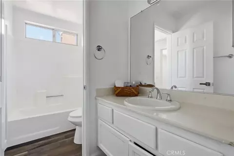 Bath - 14224 Farralon Ct, Fontana, CA 92336 photo 6 of 7