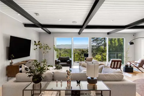 11661 Picturesque Dr, Studio City, CA 91604
