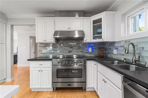 Kitchen - 1510 E Maple Ave, El Segundo, CA 90245 photo 5 of 6