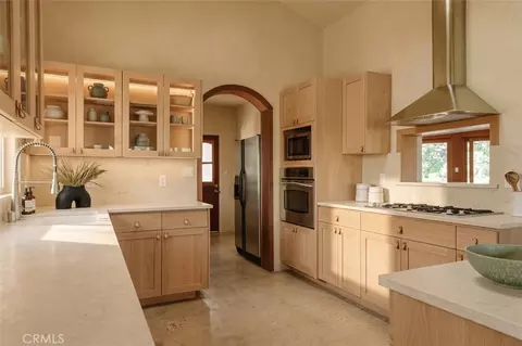 Kitchen - 2 Chuckwagon, Rolling Hills, CA 90274 photo 4 of 6