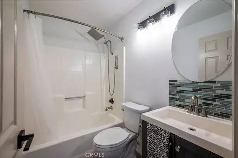 Bath - 1723 Cedar #103, Long Beach, CA 90813 photo 1 of 1