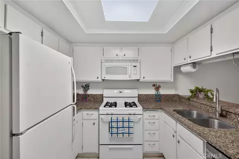 Kitchen - 1237 E 6th St #106, Long Beach, CA 90802 photo 1 of 3