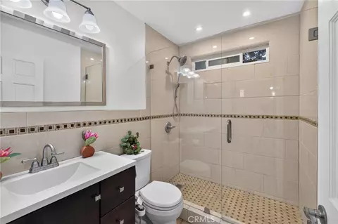 Bath - 1237 E 6th St #106, Long Beach, CA 90802 photo 1 of 2