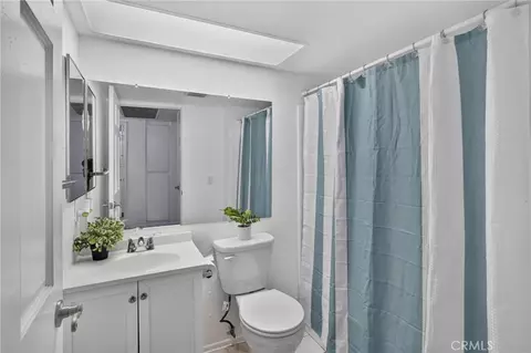 Bath - 1237 E 6th St #106, Long Beach, CA 90802 photo 2 of 2