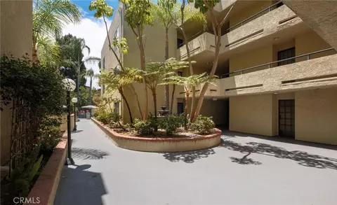 Exterior - 1237 E 6th St #106, Long Beach, CA 90802 photo 4 of 5