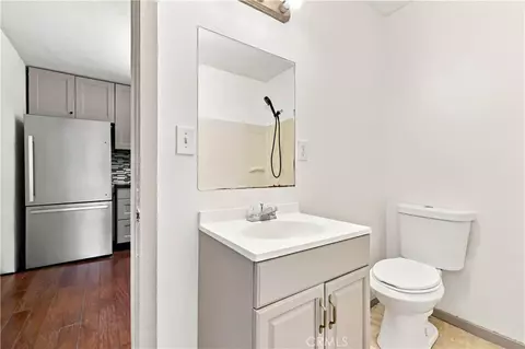 Bath - 233 E Louise St, Long Beach, CA 90805 photo 1 of 4