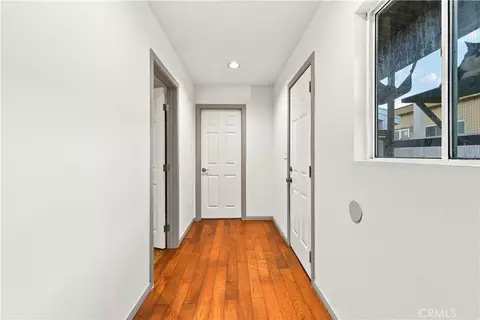 Entry Way - 233 E Louise St, Long Beach, CA 90805 photo 3 of 4