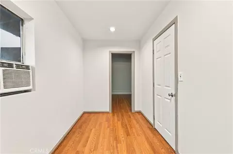 Entry Way - 233 E Louise St, Long Beach, CA 90805 photo 4 of 4