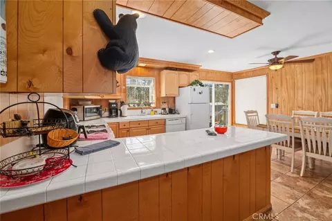 Kitchen - 366 Curly, Big Bear City, CA 92314 photo 3 of 3