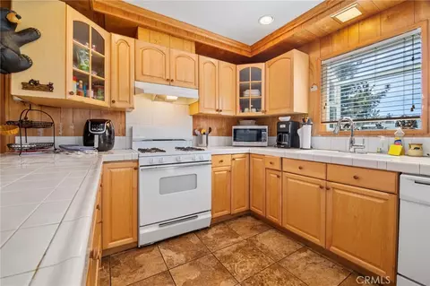 Kitchen - 366 Curly, Big Bear City, CA 92314 photo 1 of 3