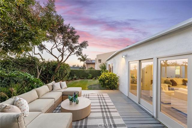 1136 8th St, Hermosa Beach, CA 90254