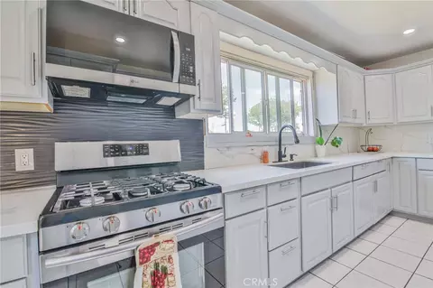 Kitchen - 164 E 235th St, Carson, CA 90745 photo 4 of 4