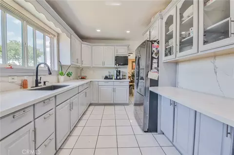 Kitchen - 164 E 235th St, Carson, CA 90745 photo 3 of 4