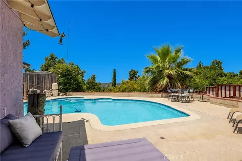Exterior - 7129 Samoa Pl, Tujunga, CA 91042 photo 5 of 8