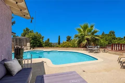 Exterior - 7129 Samoa Pl, Tujunga, CA 91042 photo 5 of 9