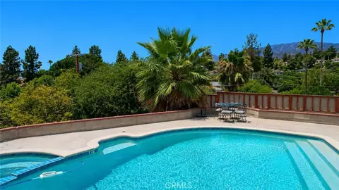 Exterior - 7129 Samoa Pl, Tujunga, CA 91042 photo 8 of 9