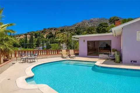 Exterior - 7129 Samoa Pl, Tujunga, CA 91042 photo 6 of 9