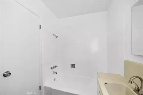 Bath - 728 Cedar, Long Beach, CA 90813 photo 1 of 3