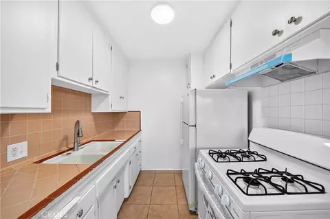 Kitchen - 728 Cedar, Long Beach, CA 90813 photo 2 of 2