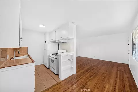 Living - 728 Cedar, Long Beach, CA 90813 photo 4 of 4
