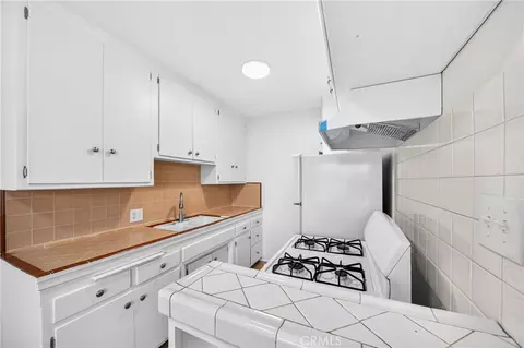 Kitchen - 728 Cedar, Long Beach, CA 90813 photo 1 of 2