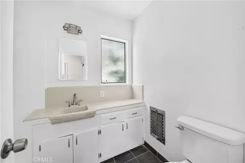 Bath - 728 Cedar, Long Beach, CA 90813 photo 2 of 3