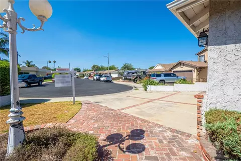 Exterior - 21200 Oakfort Ave, Carson, CA 90745 photo 2 of 11