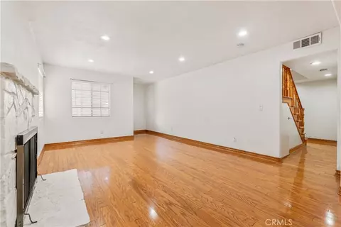 Living - 21200 Oakfort Ave, Carson, CA 90745 photo 7 of 9