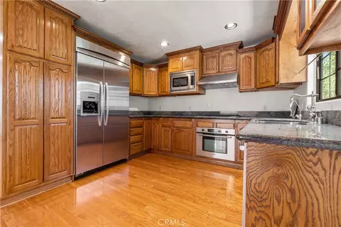 Kitchen - 21200 Oakfort Ave, Carson, CA 90745 photo 2 of 2