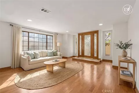 Living - 21200 Oakfort Ave, Carson, CA 90745 photo 6 of 9
