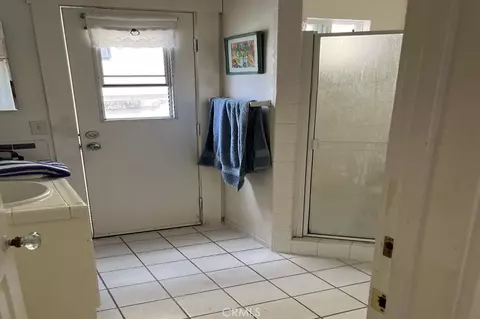 Bath - 335 Clemente Ave, Avalon, CA 90704 photo 2 of 2
