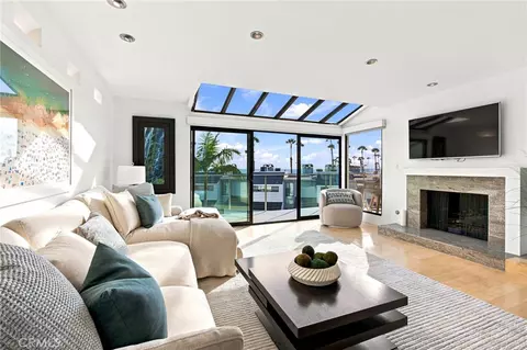 28 Sea Colony Dr, Santa Monica, CA 90405