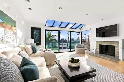 28 Sea Colony Dr, Santa Monica, CA 90405